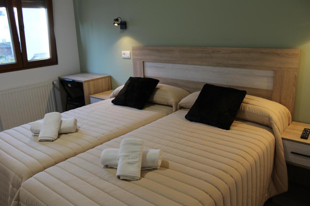 Pension Albergue O Pedregal Lourenza Bagian luar foto